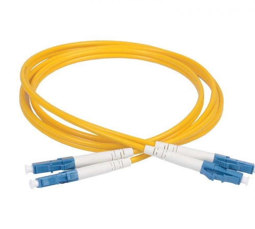 Патч-корд оптический коммутационный соединительный для одномодового кабеля (SM); 9/125 (OS2); LC/UPC-LC/UPC; двойного исполнения (Duplex); LSZH (дл.1м) ITK FPC09-LCU-LCU-C2L-1M 401853